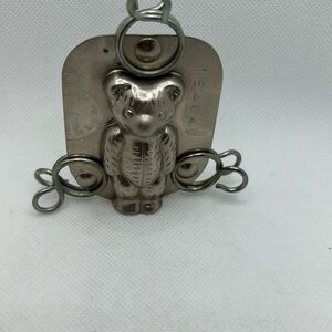 Vintage Holland Handicrafts teddy bear
Chocolate Mold #￼ 16404 with three clips